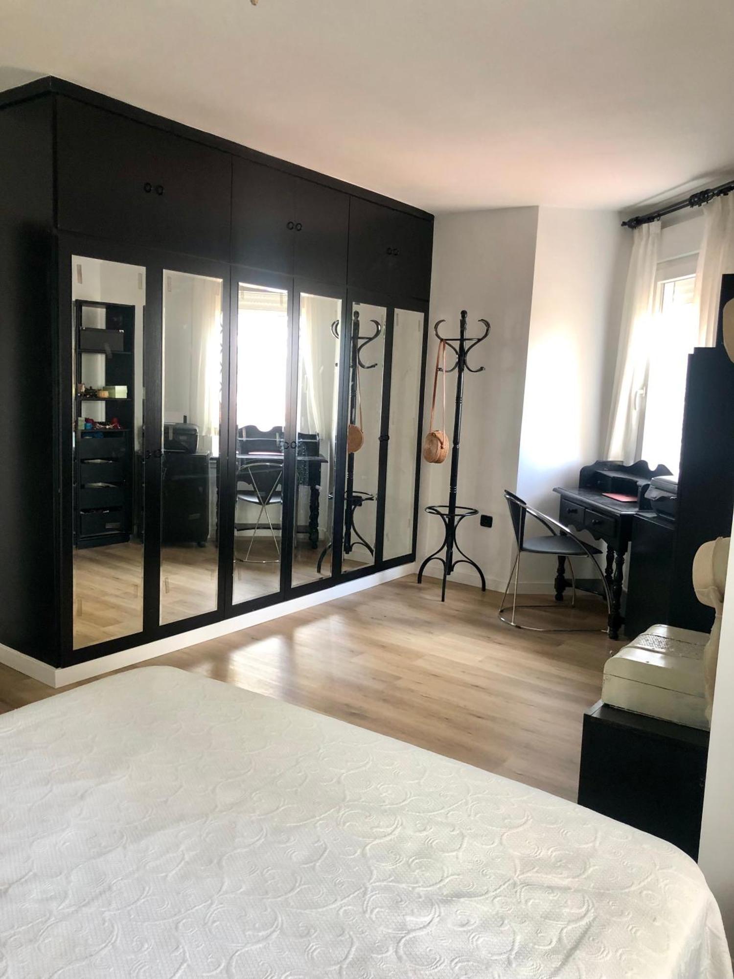 Con Smart Tv En Piso Compartido Con Bano Privado O Compartido Sol Kwatera prywatna *